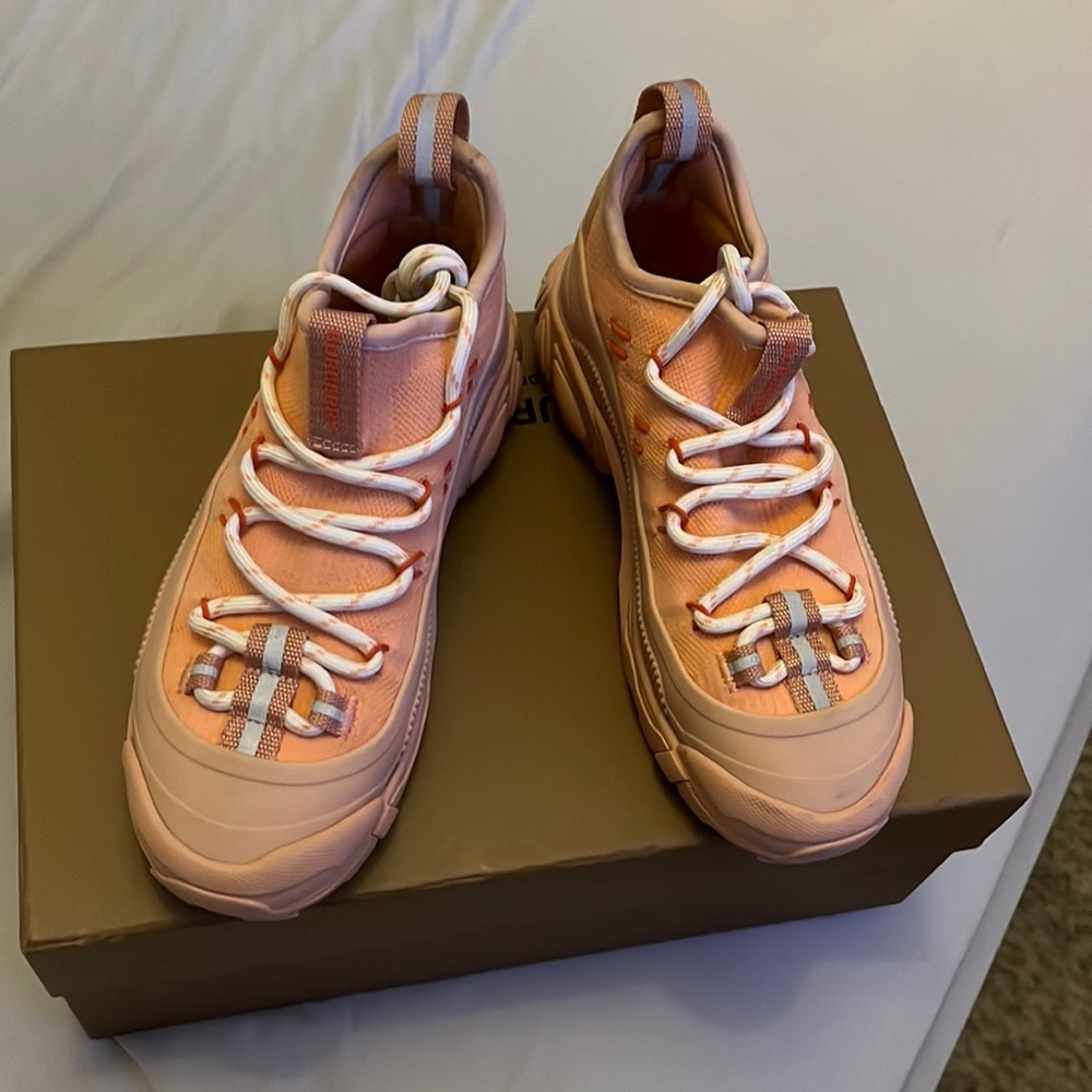 Burberry kid shoes